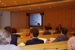 Axel Mathot geeft presentatie tijden open SERV-raad begroting